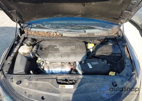 2015 Chrysler 200 S z USA, uszkodzony, nr VIN 1C3CCCBBXFN559690